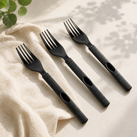 Black plastic forks for premium foodservice presentation