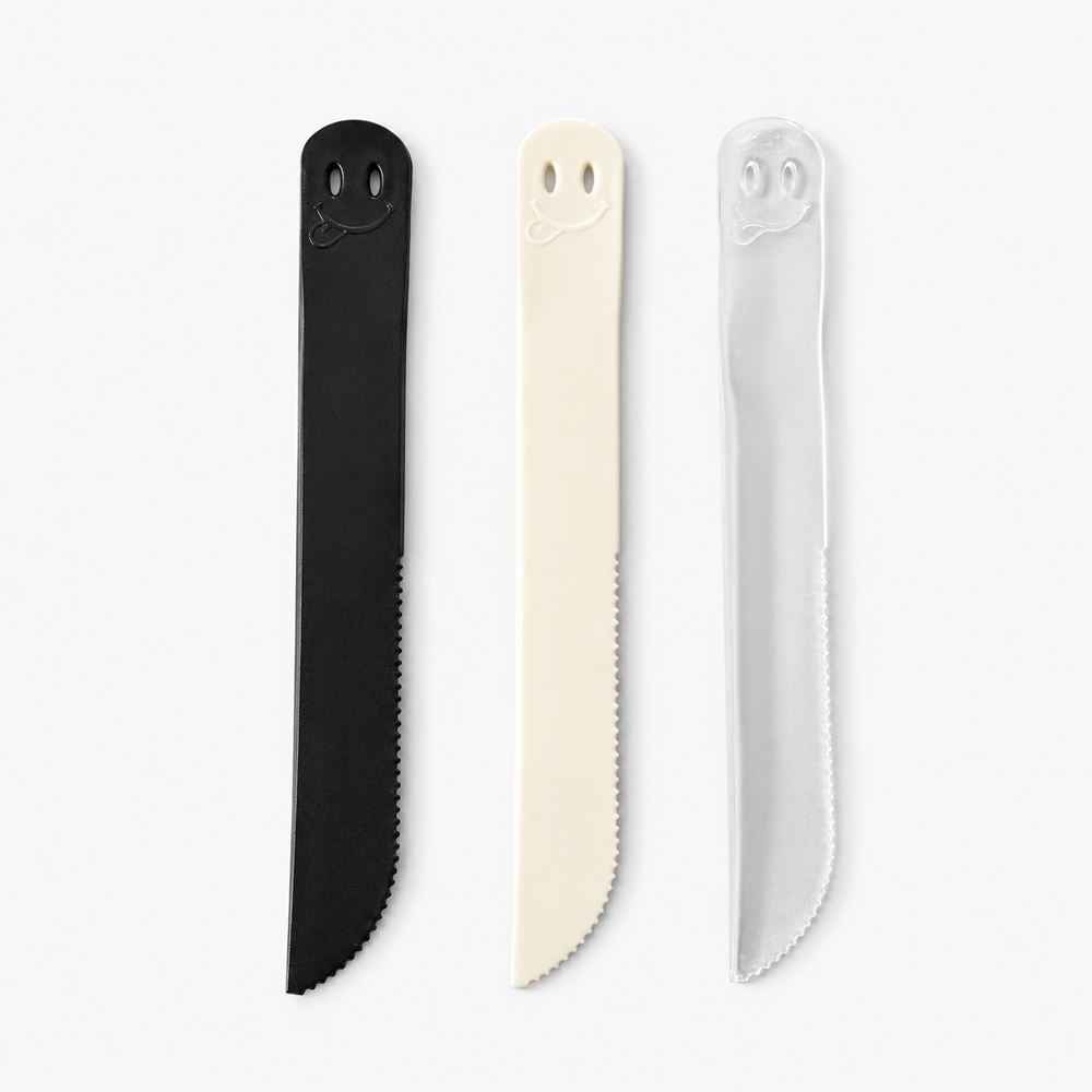 Disposable Plastic-Look Serrated Knife with Smiley Handle