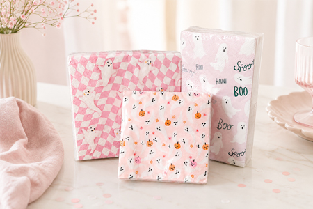 Foodservice napkins for restaurant tables and meal service