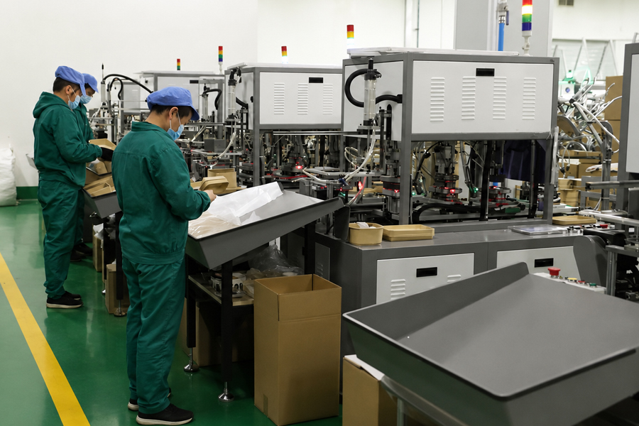 Foodservice packaging products developed around food type, serving temperature and takeaway application
