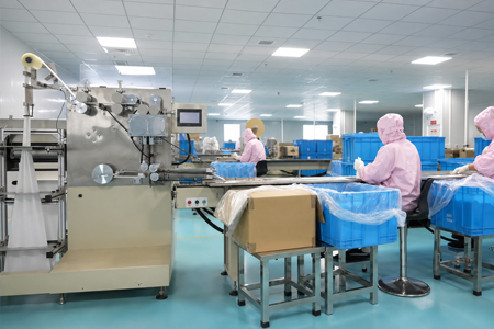 Foodservice packaging products developed around food type, serving temperature and takeaway application
